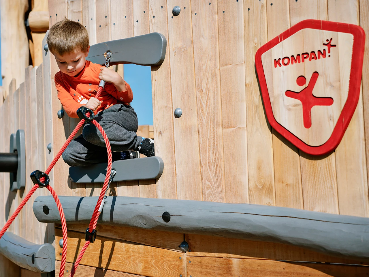 We create extraordinary multifunctional children's  and fitness playgrounds that will draw you into the game.